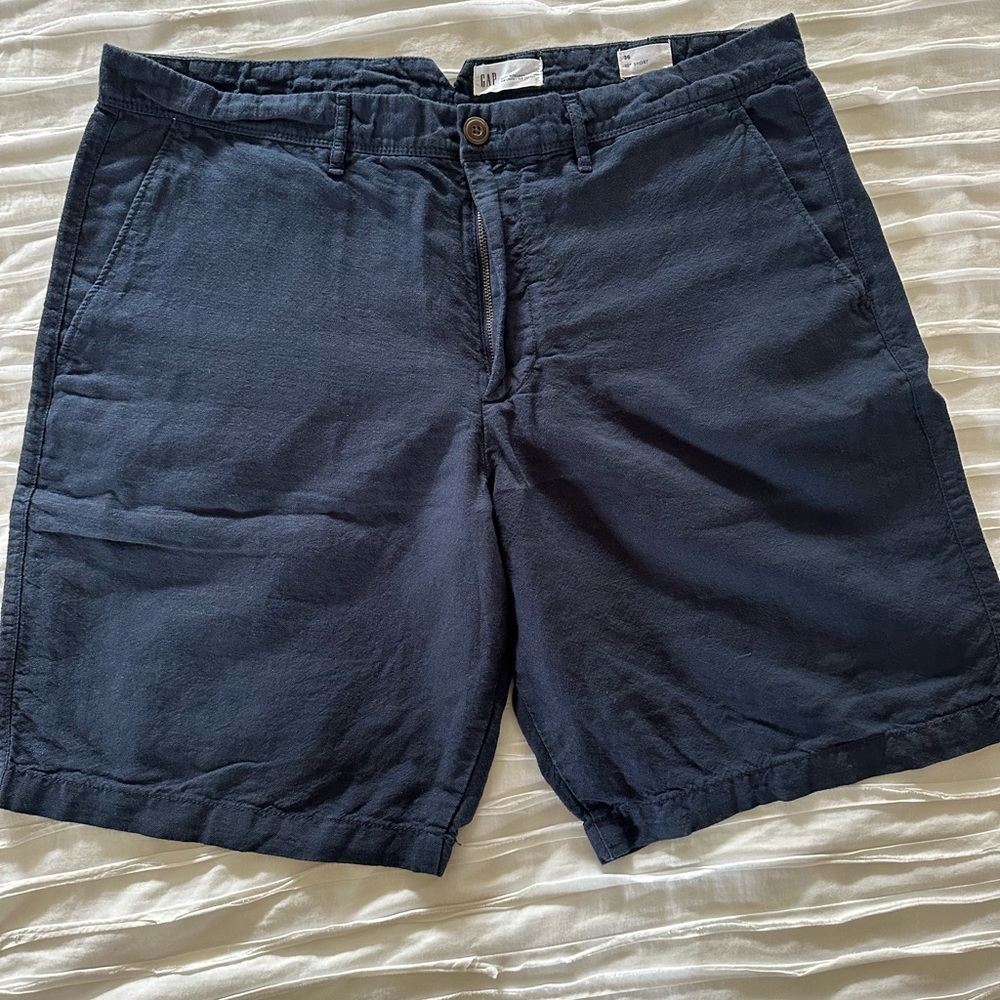 Mens Gap size 36 linen shorts